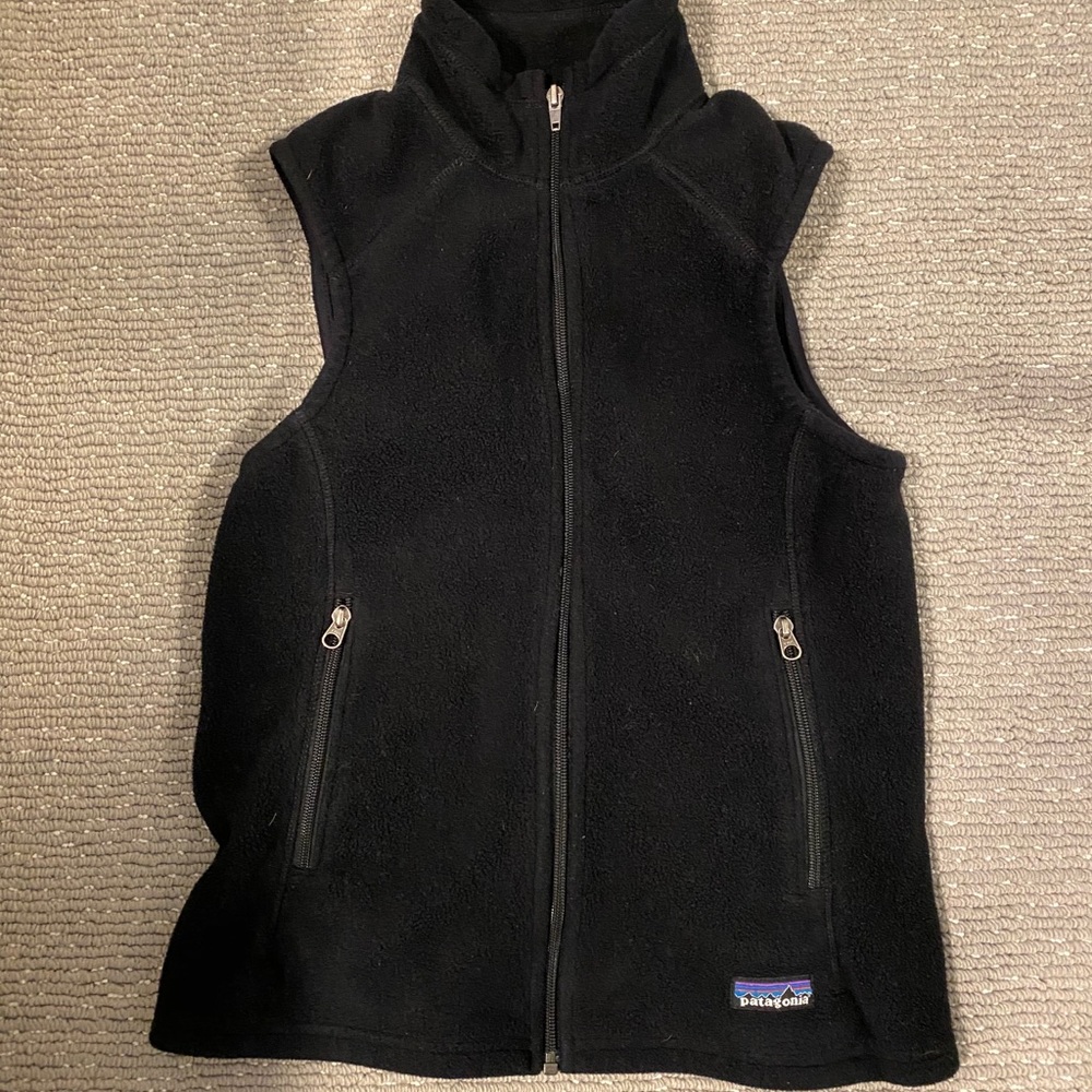 Black fleece Patagonia vest